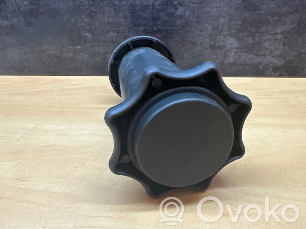 Audi A4 S4 B5 8D Tornillo de la rueda de repuesto 
