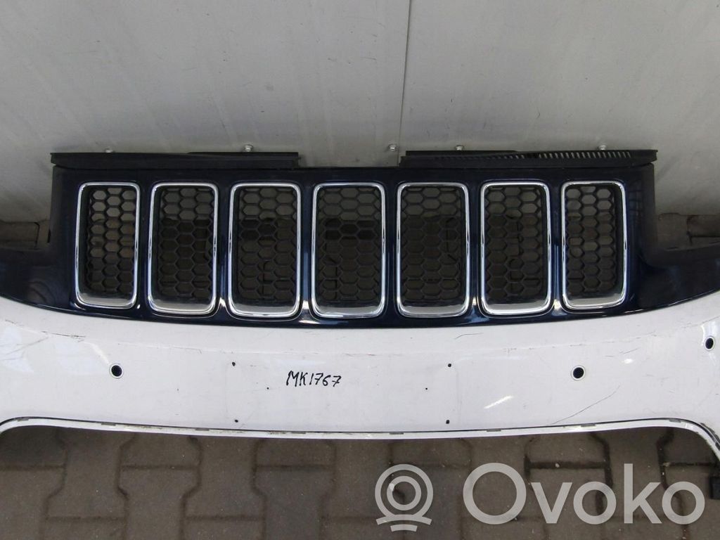 Jeep Grand Cherokee Zderzak przedni 