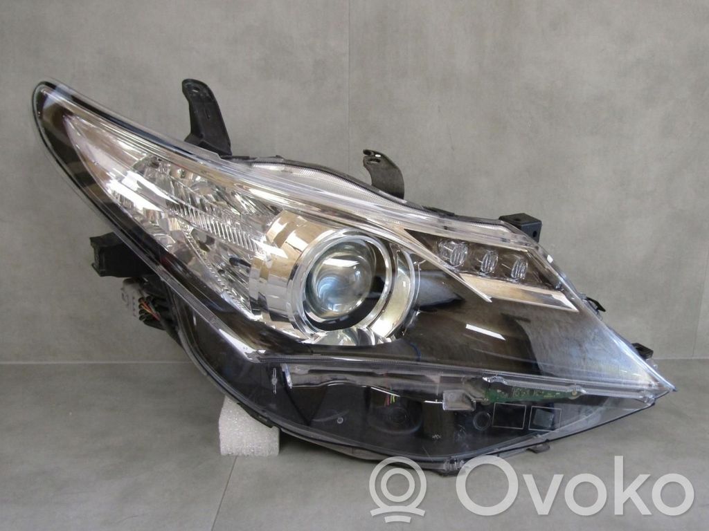 Toyota Auris E180 Lampa przednia 
