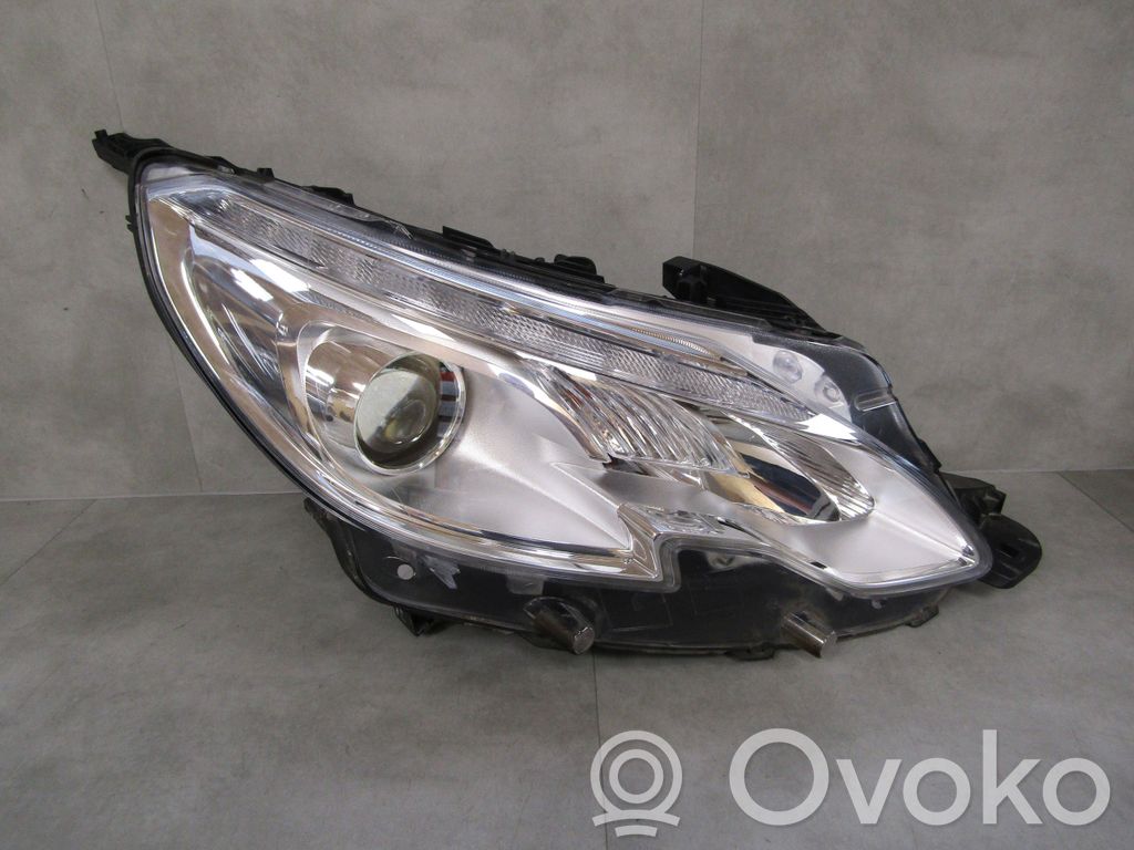 Peugeot 2008 I Lampa przednia 