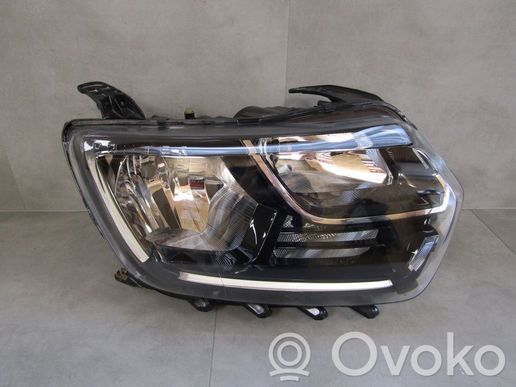 Dacia Duster II Lampa przednia 