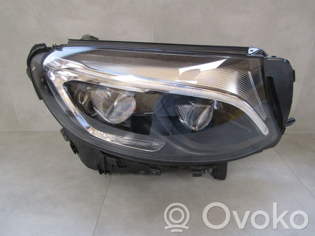 Mercedes-Benz GLC X253 C253 Lampa przednia 