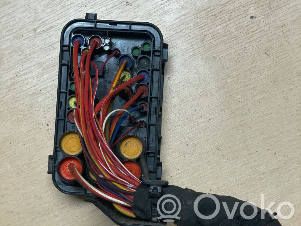Volkswagen PASSAT B6 Módulo de fusible 