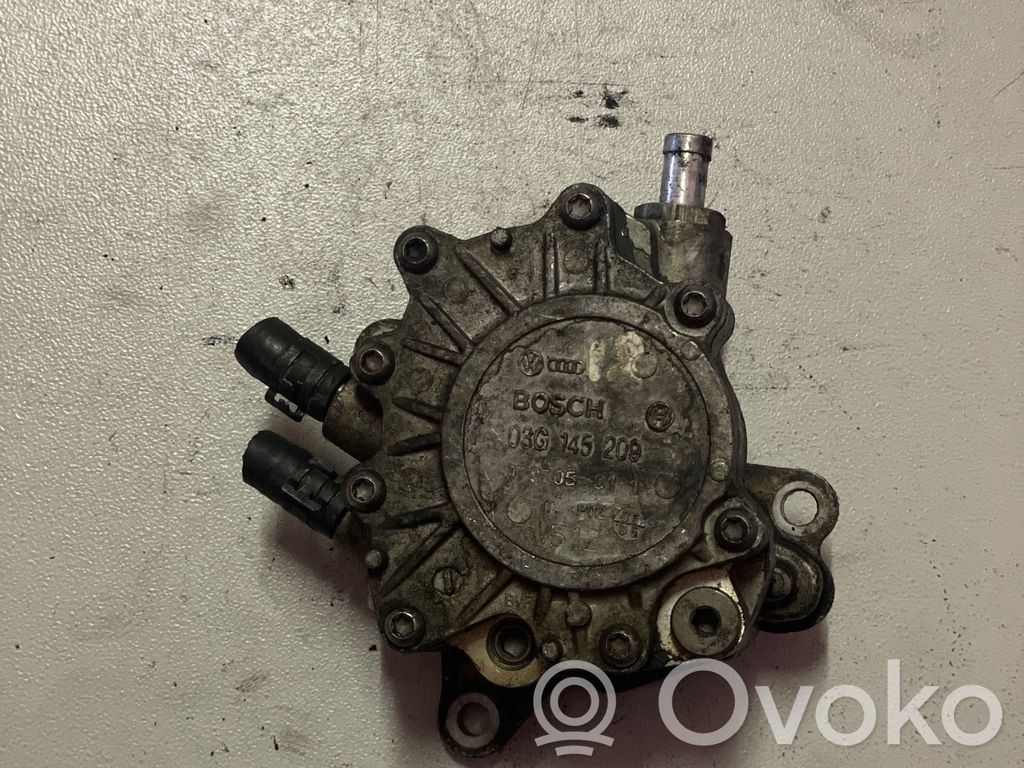 Volkswagen Touran I Vacuum pump 