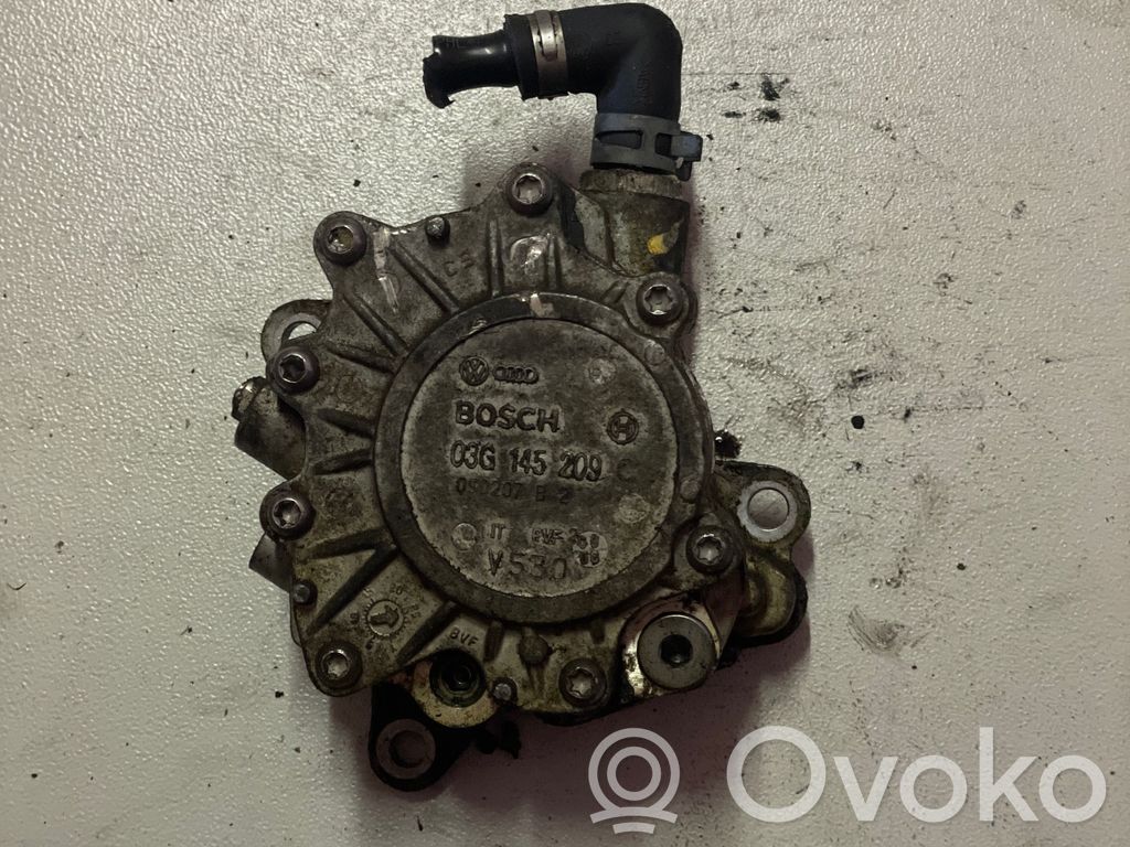 Volkswagen Golf V Vacuum pump 