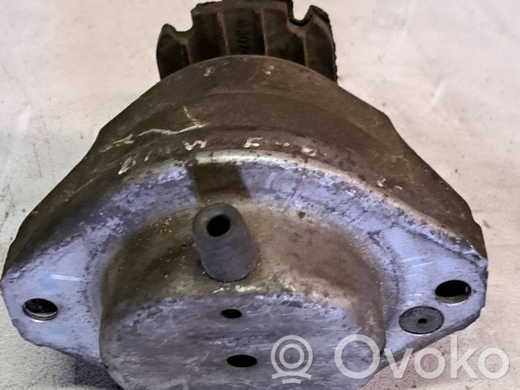 BMW 5 E60 E61 Dzinēja spilvens 