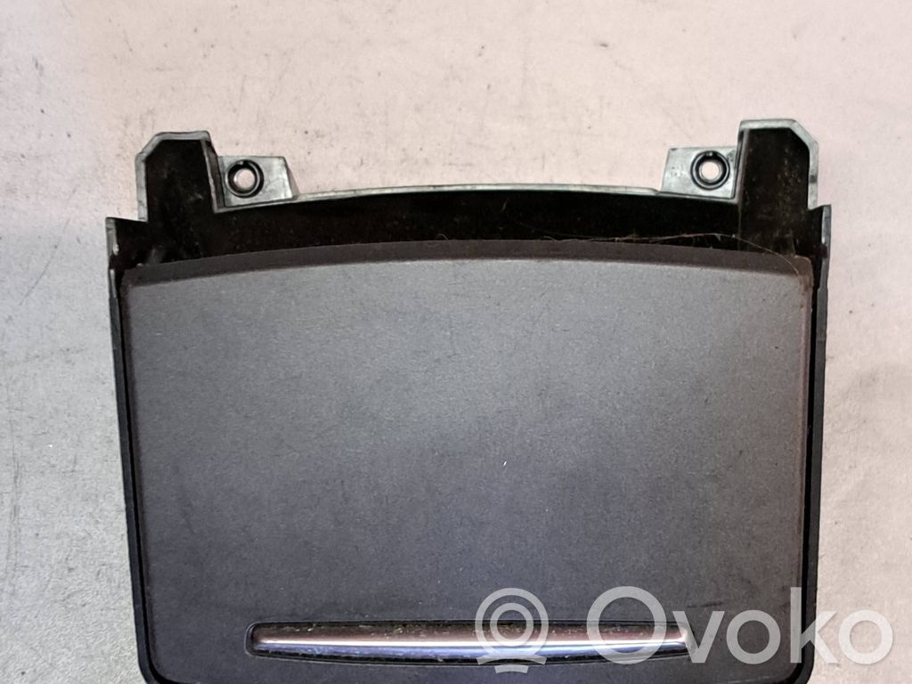 Audi A6 S6 C6 4F Uchwyt na kubek deski rozdzielczej 