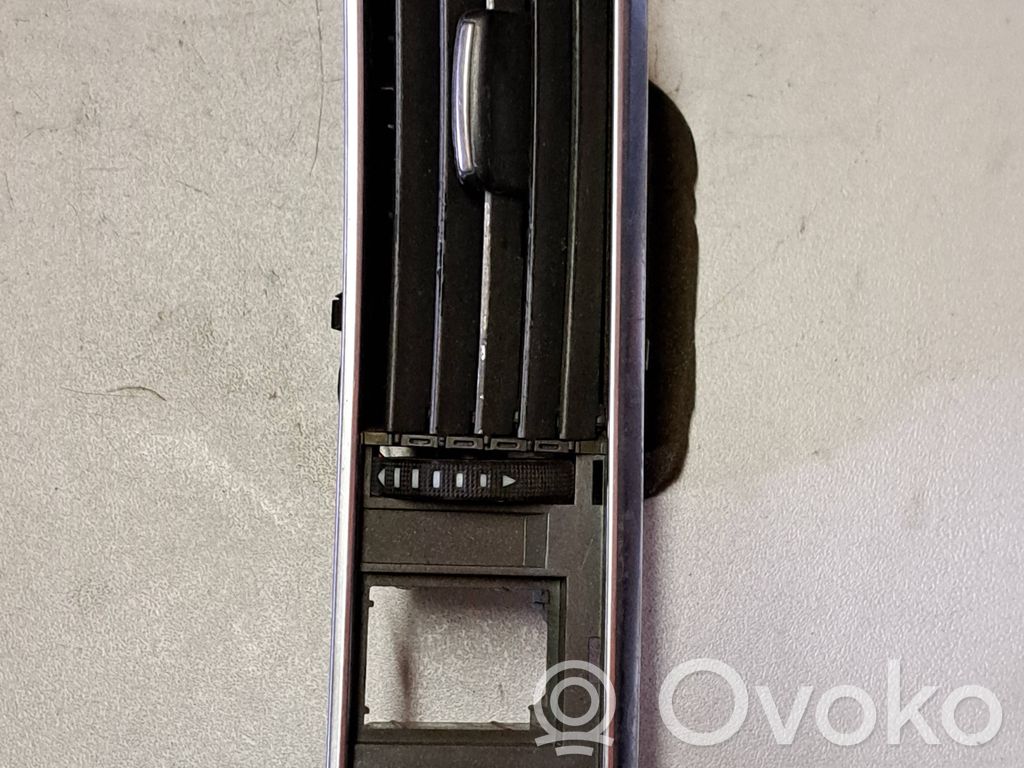 Audi A6 S6 C6 4F Боковая воздушная решётка 