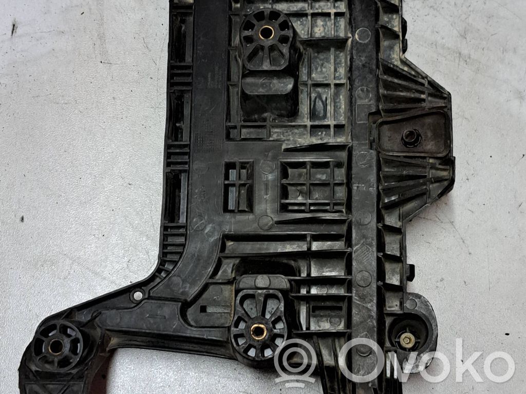 Volkswagen PASSAT B6 Akkulaatikon alusta 