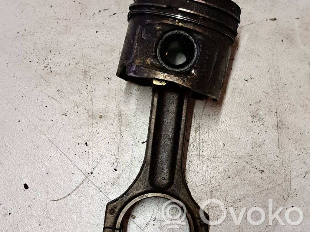 BMW 1 E81 E87 Piston 