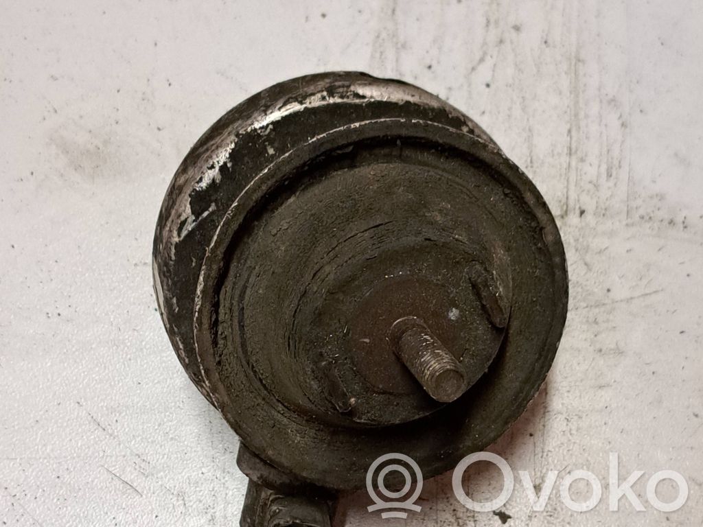 Engine mount bracket   MP4695