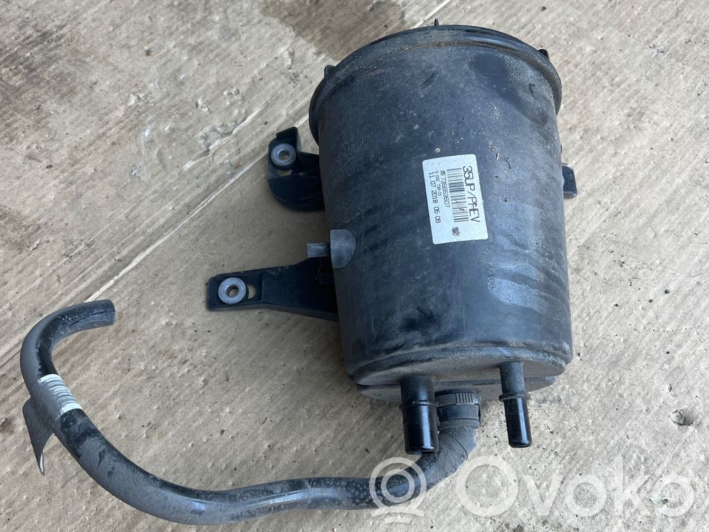 BMW 5 G30 G31 G38 Aktiivihiilisuodattimen polttoainehöyrysäiliö 