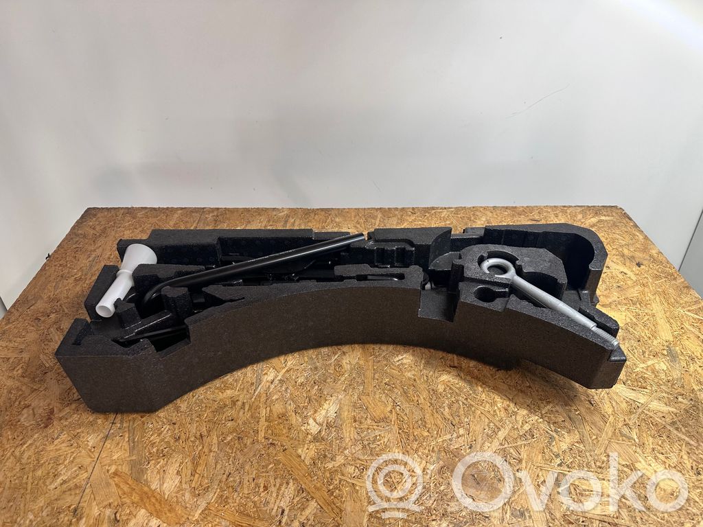 Jaguar F-Pace Tool box 