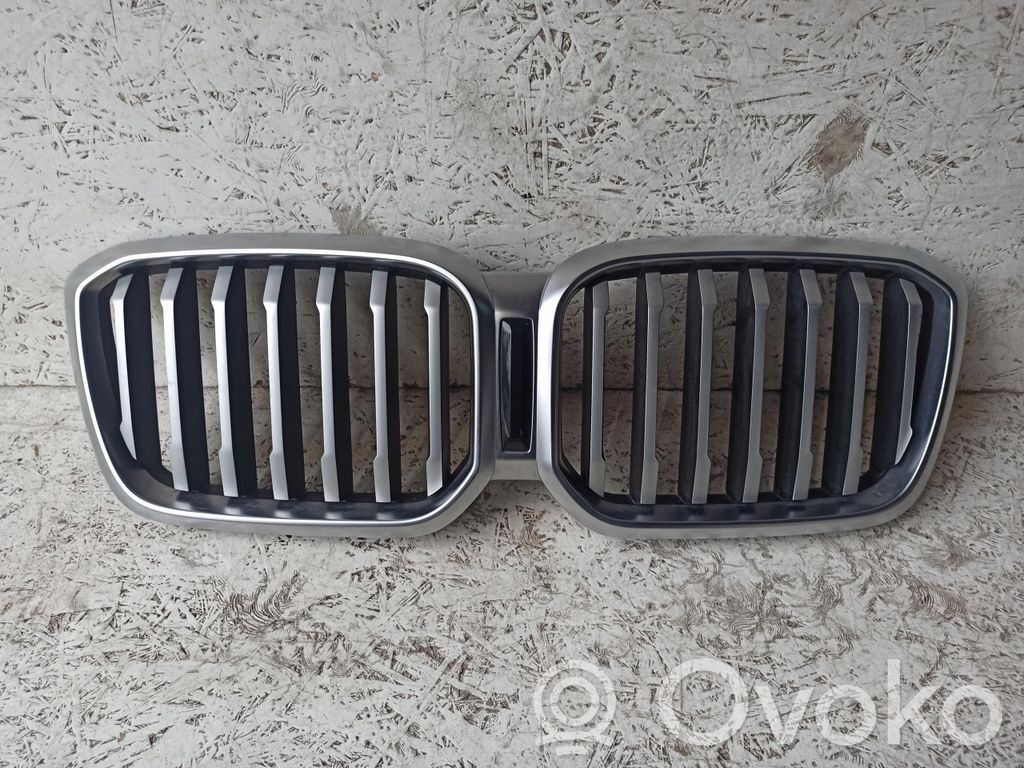 BMW X3 G01 Etupuskurin ylempi jäähdytinsäleikkö 