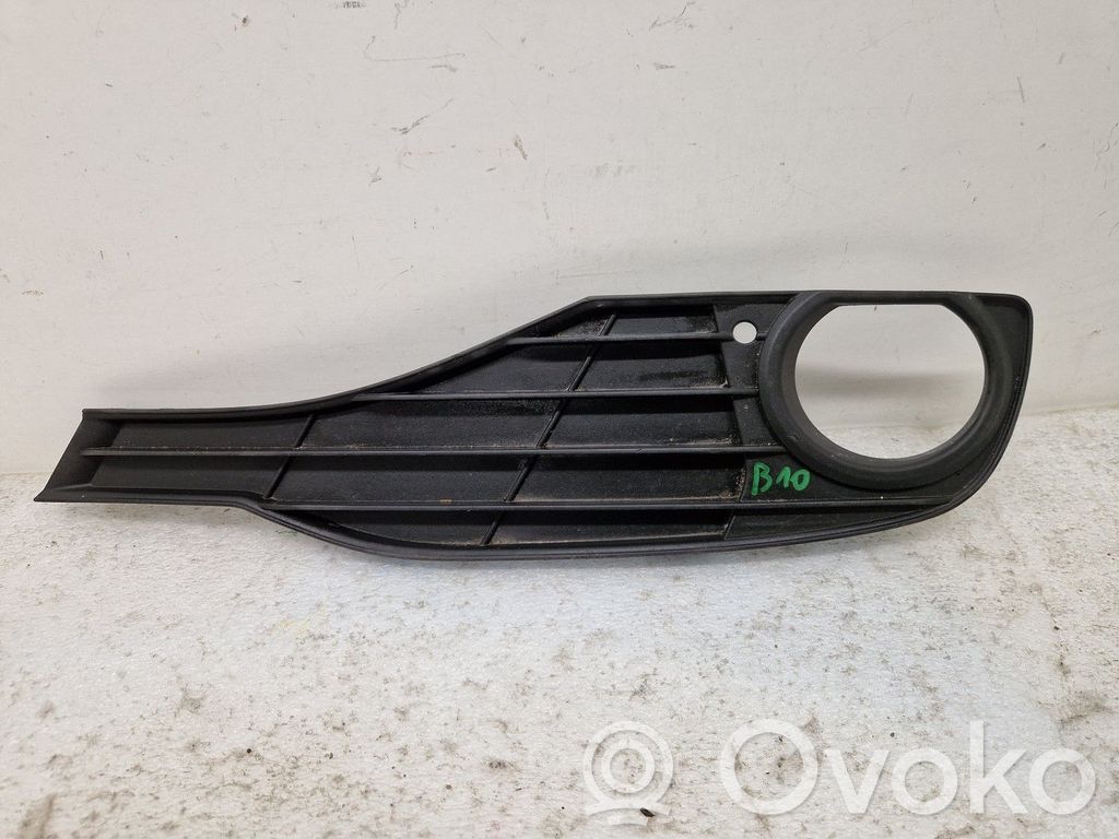 BMW 3 F30 F35 F31 Priešrūkinio žibinto apdaila/ grotelės 