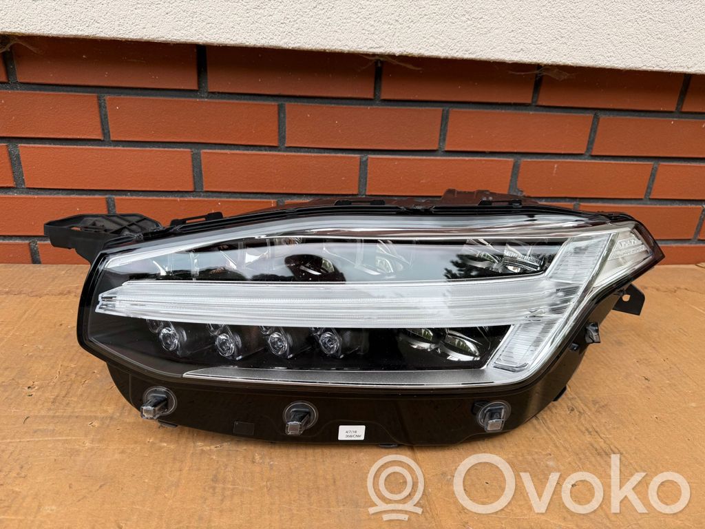 Volvo XC90 Lampa przednia 