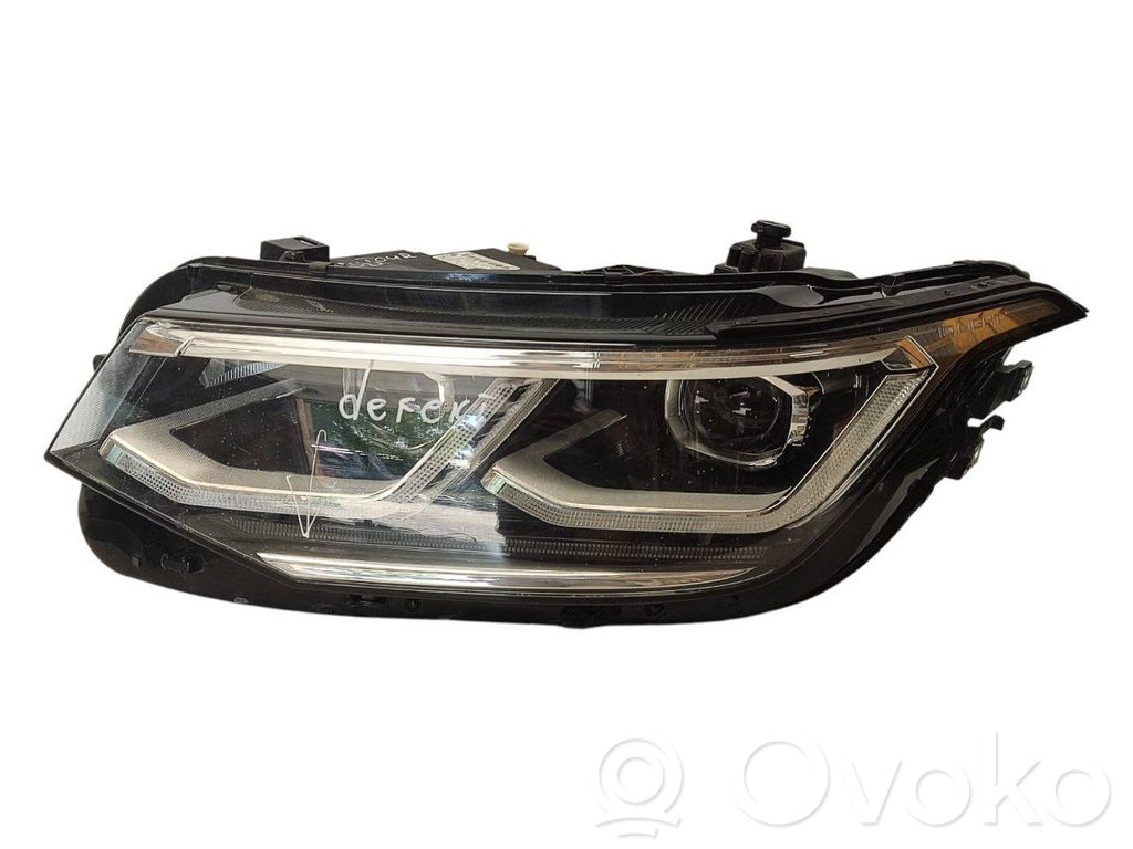 Volkswagen Tiguan Lampa przednia 