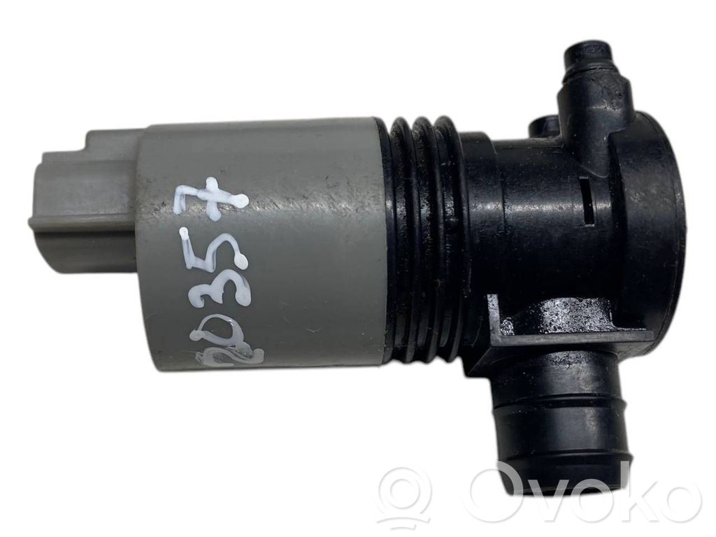 Toyota Auris 150 Windscreen/windshield washer pump 