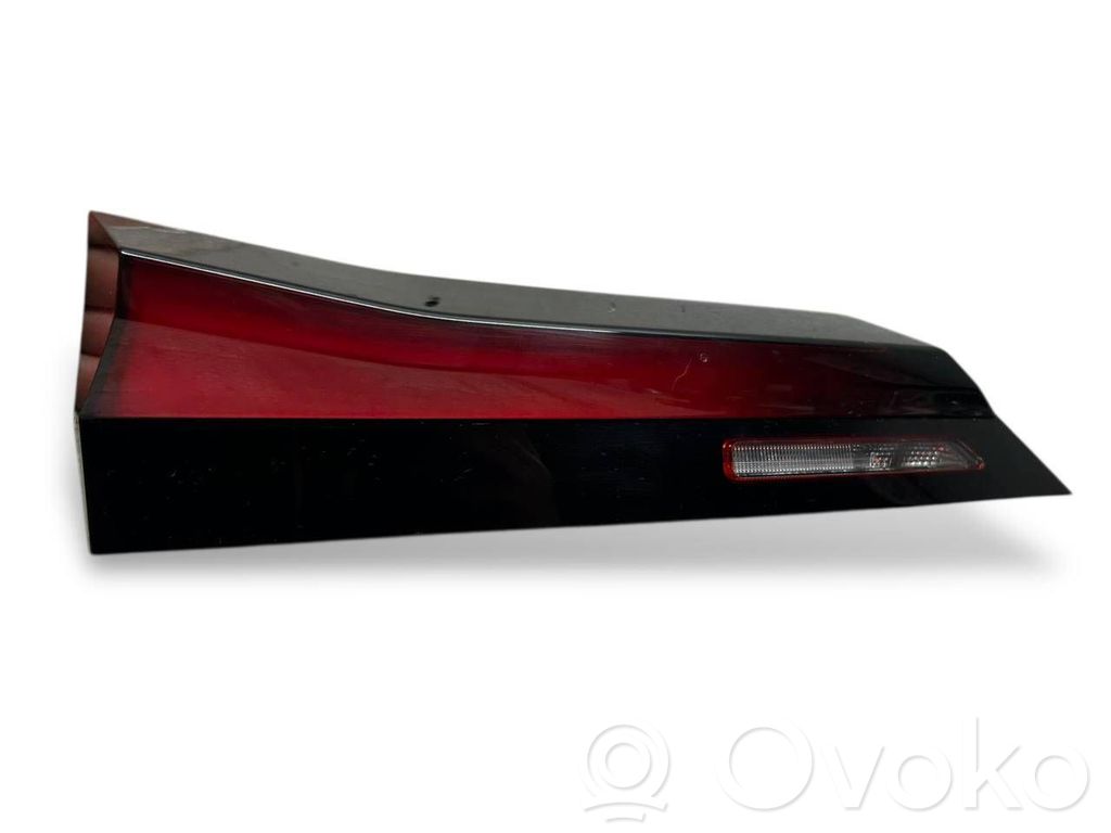 BMW X1 U11 Lampy tylnej klapy bagażnika 