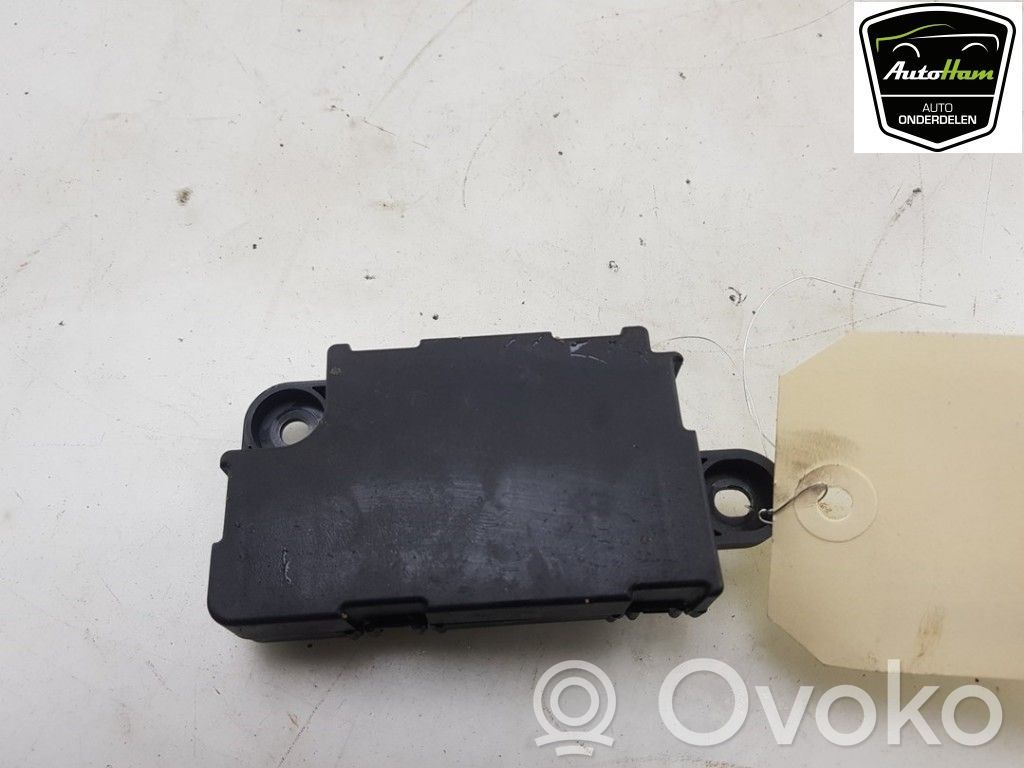 Tesla Model 3 Antenos stiprintuvas 