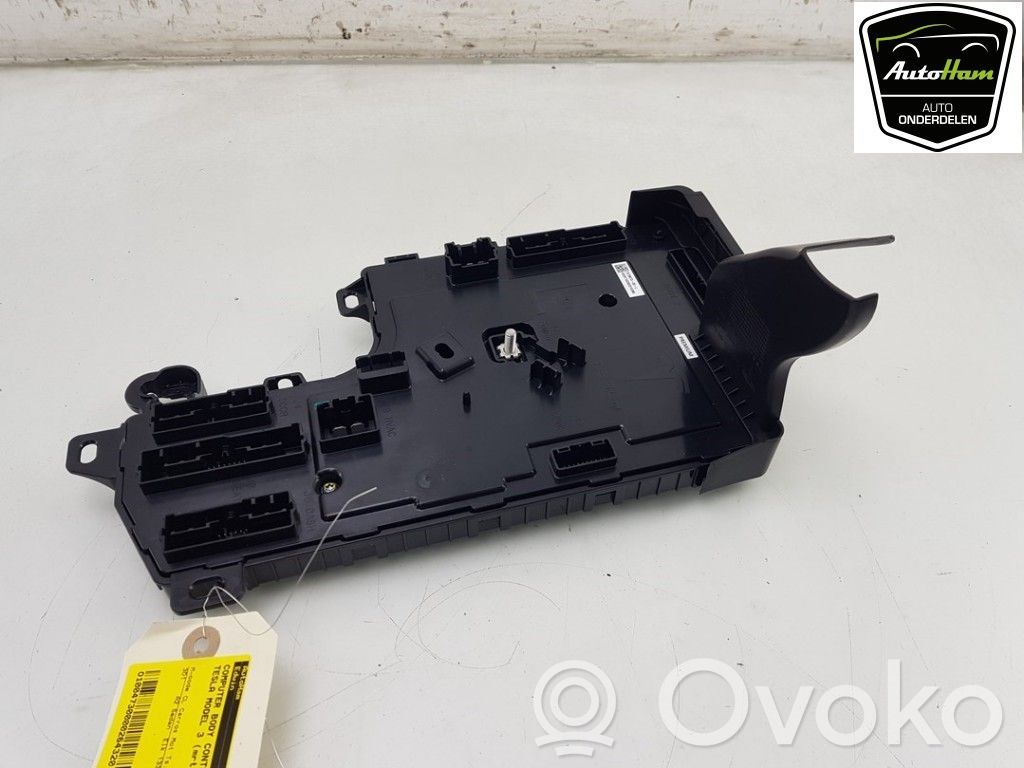 Tesla Model 3 Muut ohjainlaitteet/moduulit 