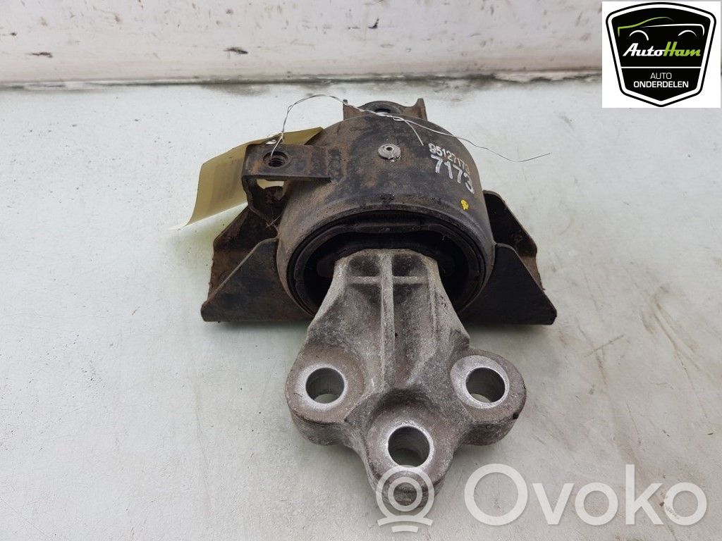 Opel Mokka Vaihdelaatikon kannake 