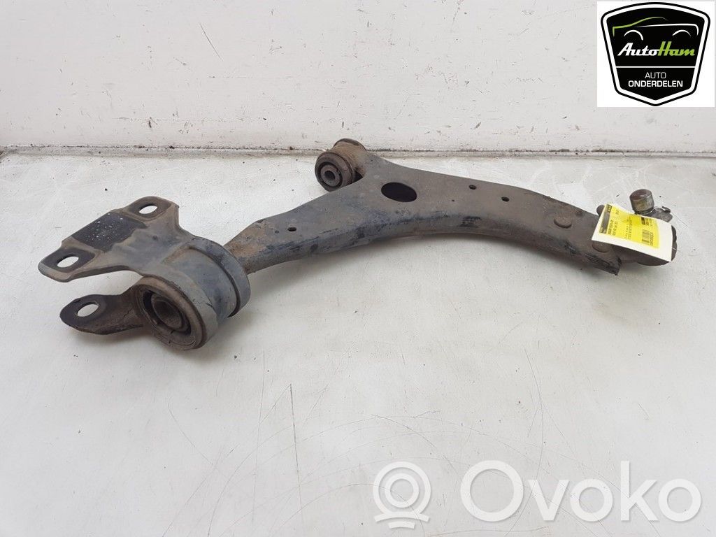 Volvo V40 Wahacz przedni 