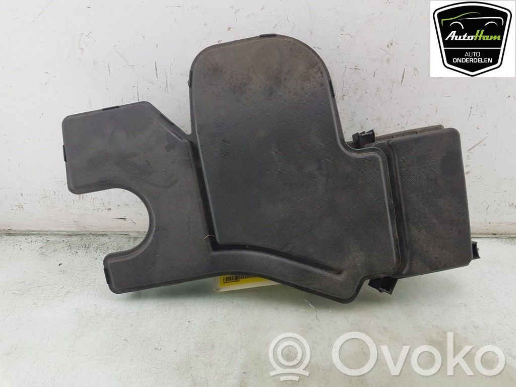 Peugeot 108 Ilmansuodattimen kotelo 
