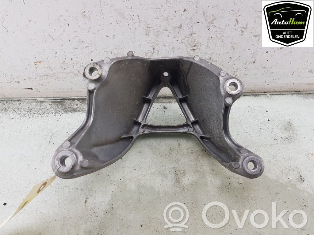 Audi A4 S4 B9 Moottorin kiinnikekorvake 