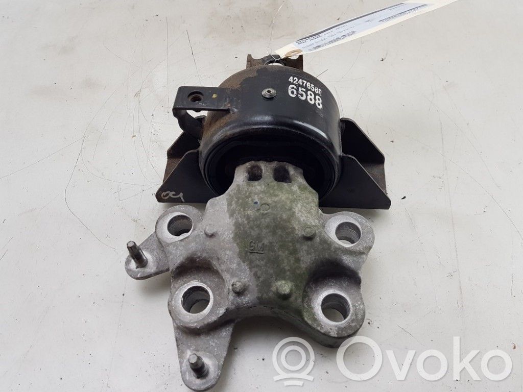 Opel Mokka X Engine mount bracket 