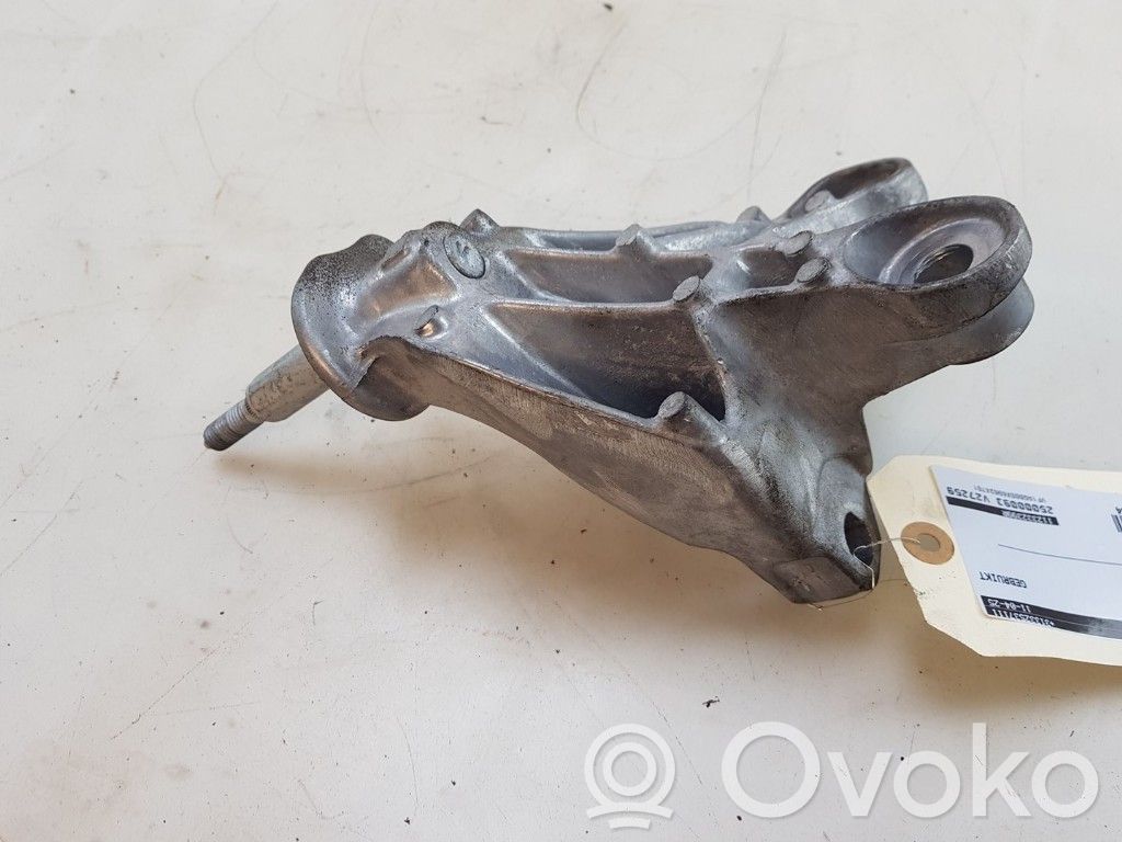 Renault Zoe Engine mount bracket 