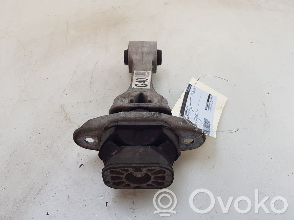 KIA Xceed Gearbox mounting bracket 