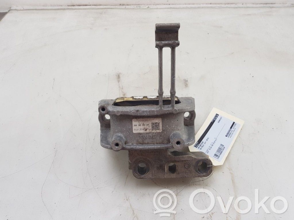 Volkswagen Polo VI Engine mount bracket 