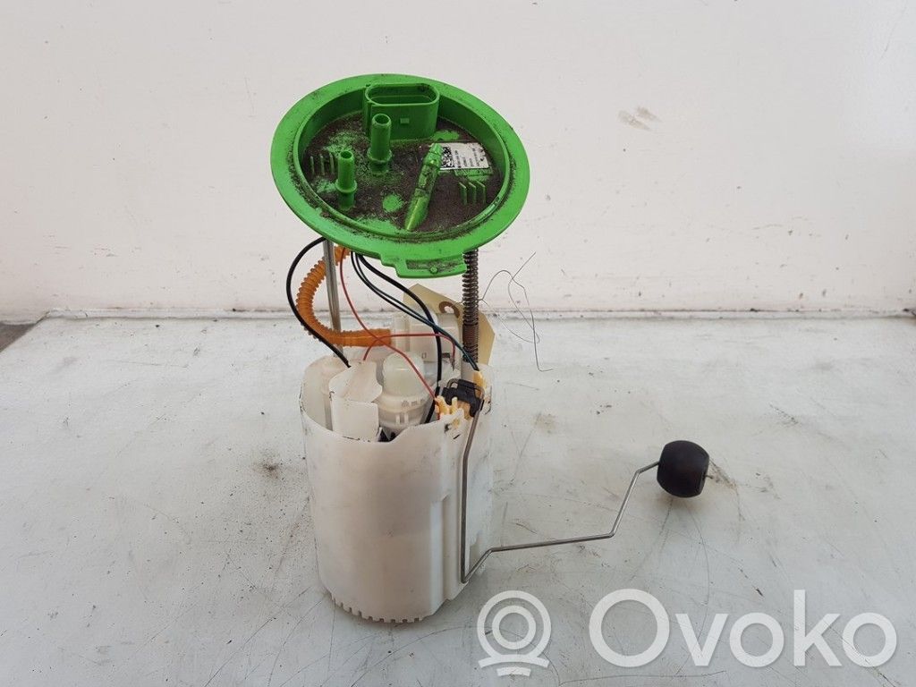 Volkswagen Golf VII Bomba interna de combustible 
