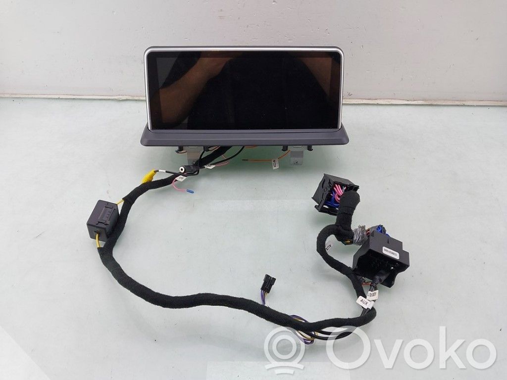 Head unit multimedia control
