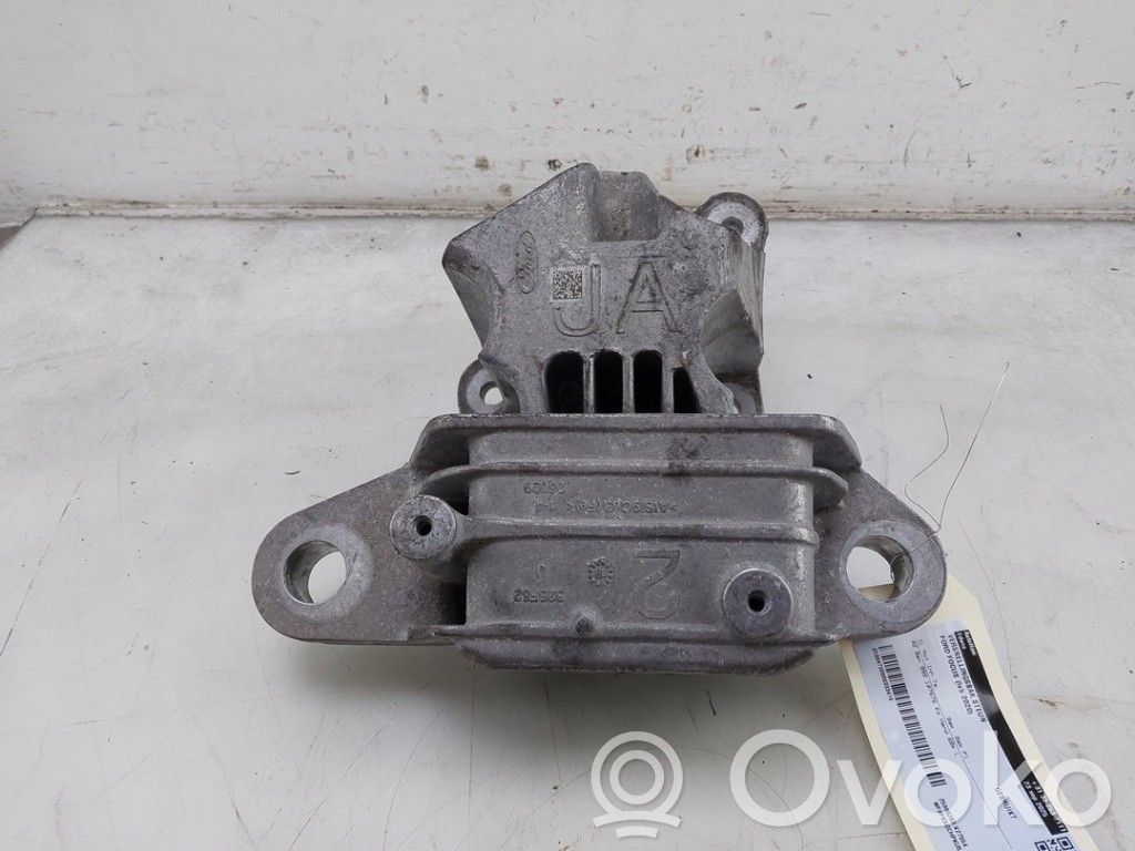 Ford Focus Gearbox mounting bracket 