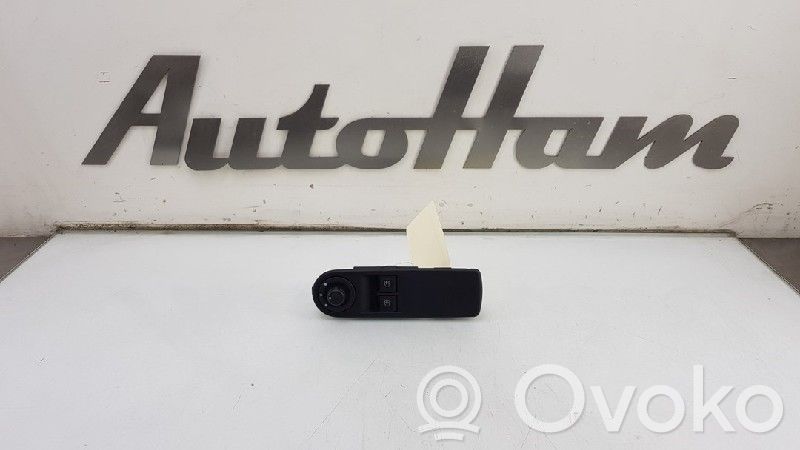 Renault Clio IV Electric window control switch 