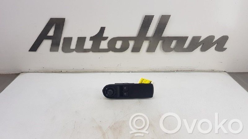 Renault Clio IV Electric window control switch 