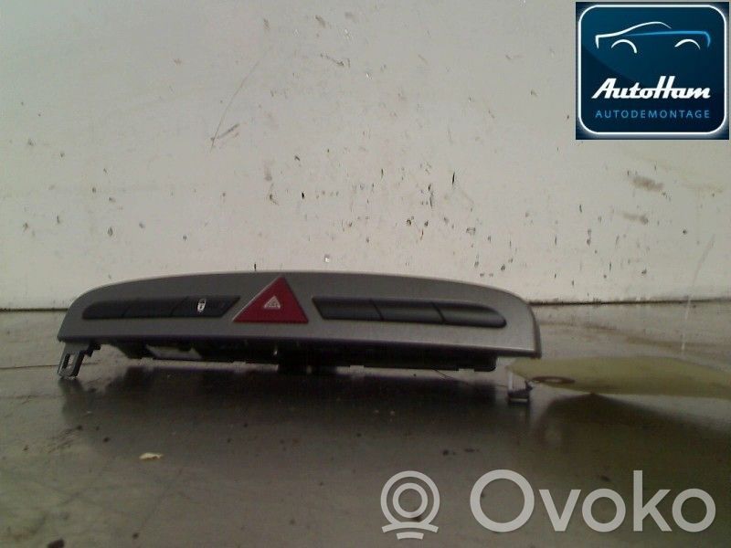 Peugeot 308 Hazard light switch 
