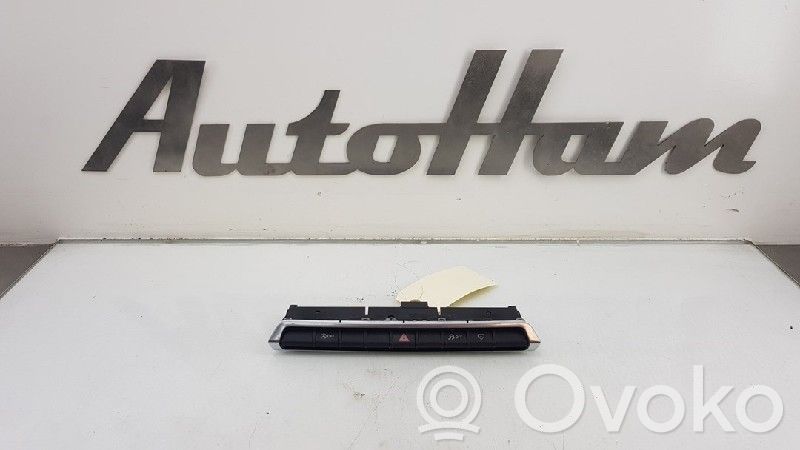 Audi Q2 - Hazard light switch 