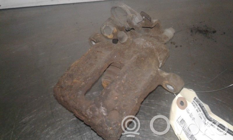 Audi A4 S4 B5 8D Tylny zacisk hamulcowy 