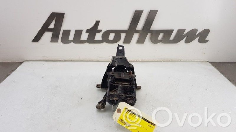 Peugeot 108 Gearbox mounting bracket 
