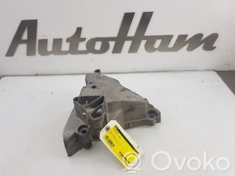Volkswagen Golf VII Engine mount bracket 