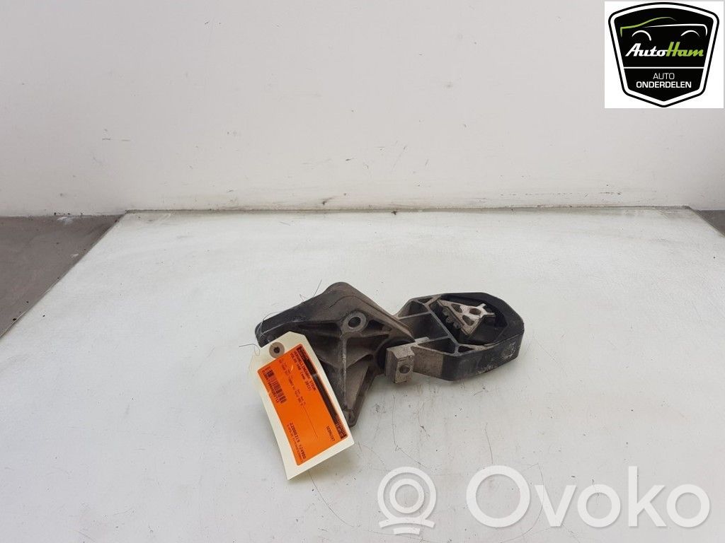 Volvo V40 Gearbox mounting bracket 