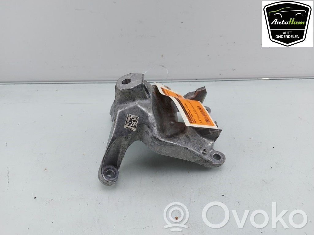 Audi RS4 B9 Engine mount bracket 