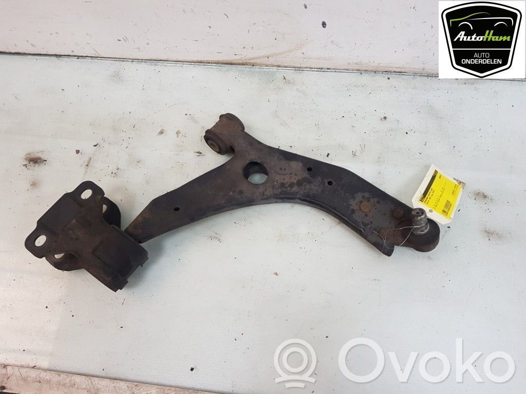 Volvo V40 Wahacz przedni 
