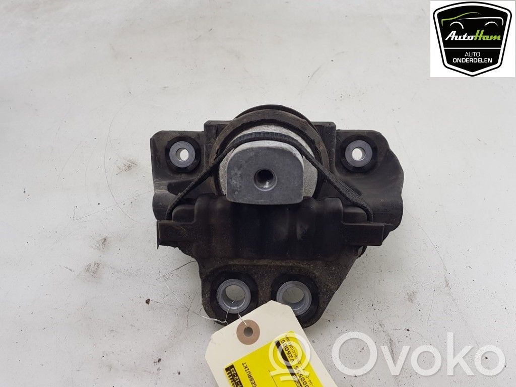 Volvo XC90 Engine mount bracket 