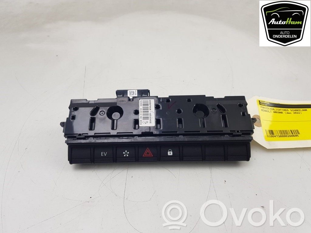 Renault Arkana Botón interruptor de luz de peligro 