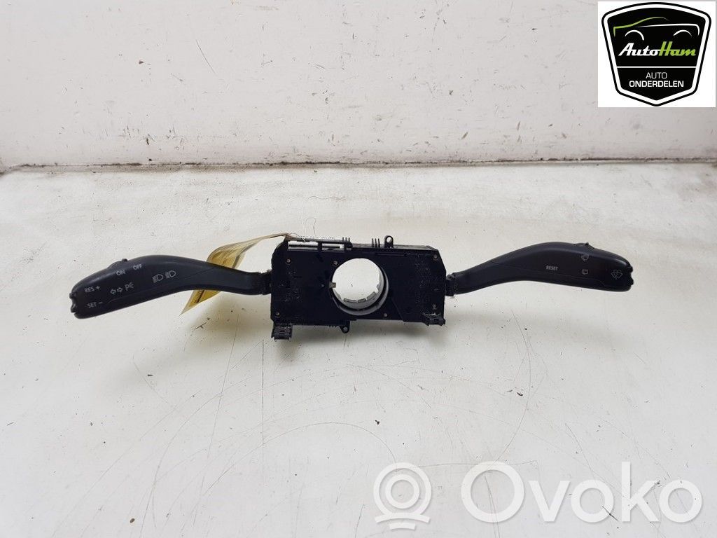 Volkswagen Polo Przełącznik / Przycisk kierownicy 
