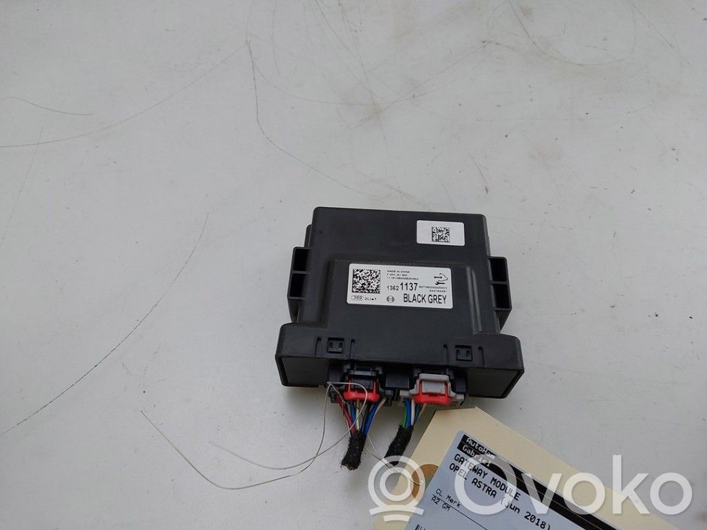 Opel Astra K Gateway control module 